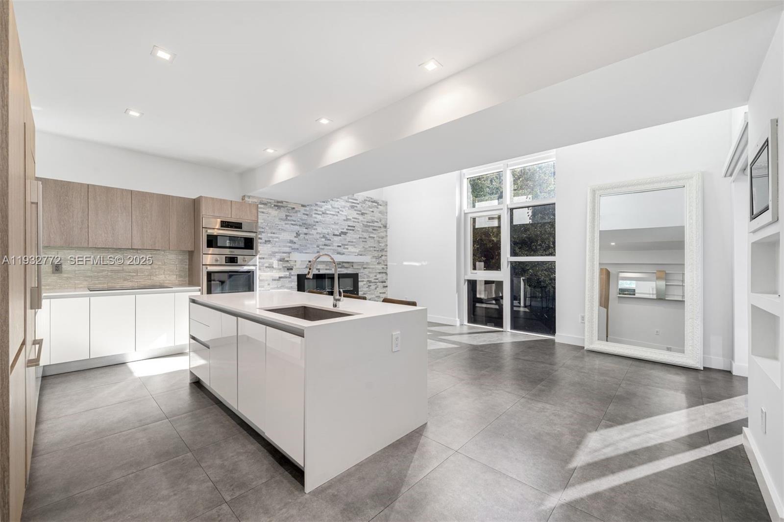 ONE BAY CONDO - Residential