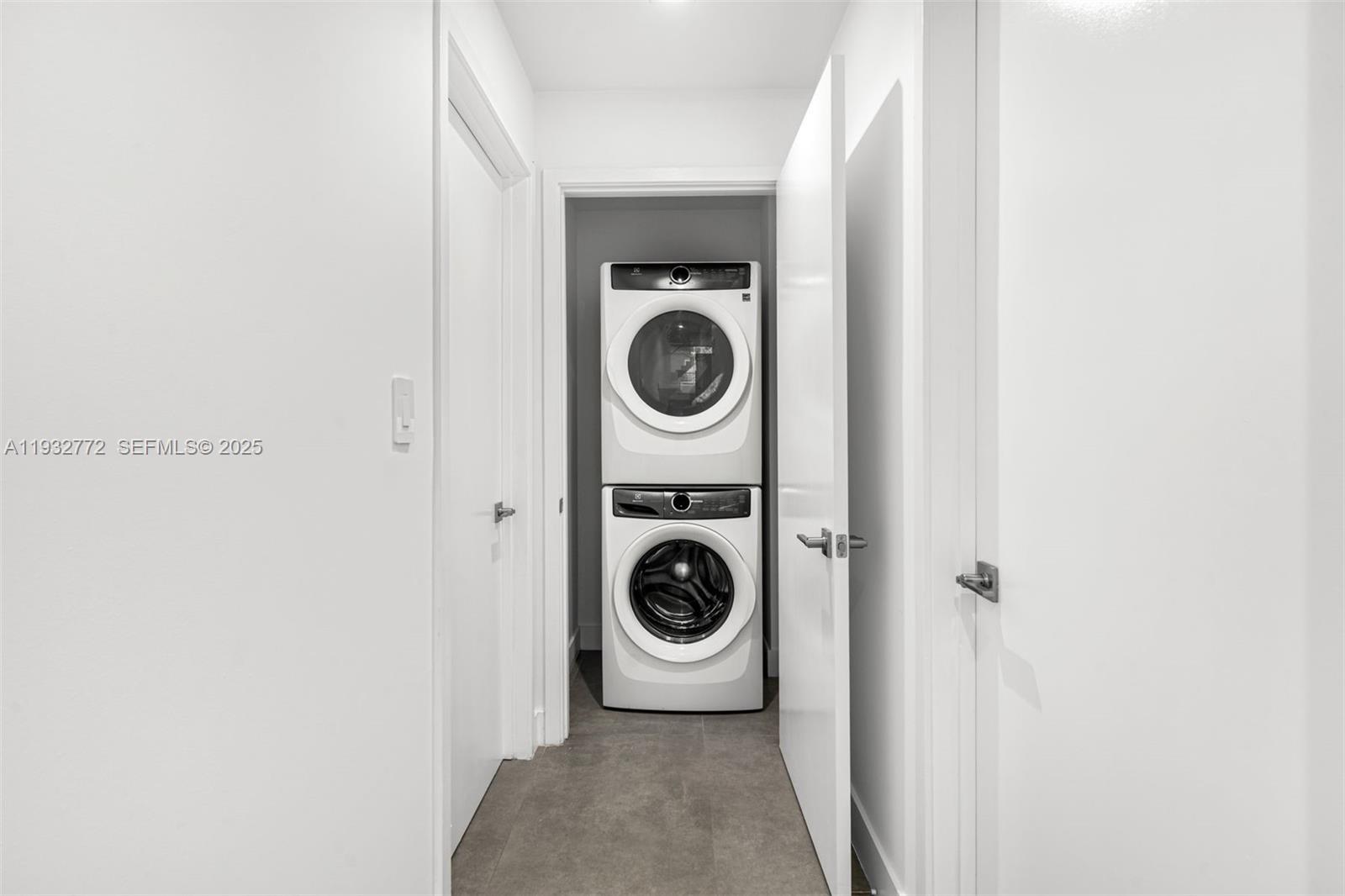 ONE BAY CONDO - Residential