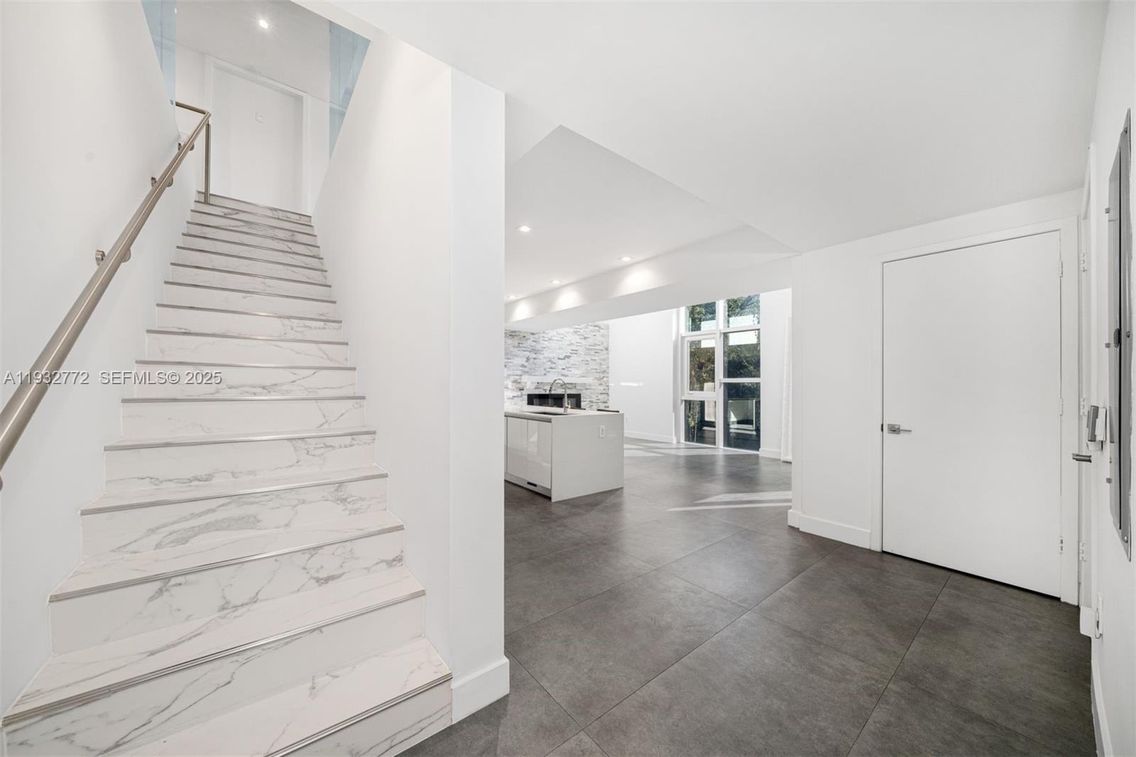 ONE BAY CONDO - Residential