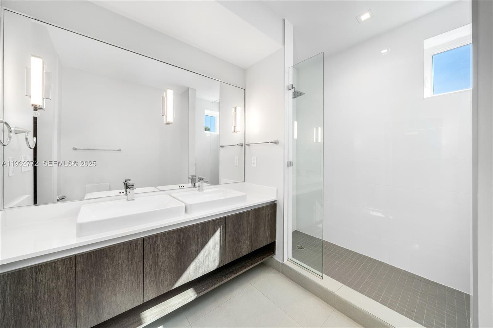 ONE BAY CONDO - Residential