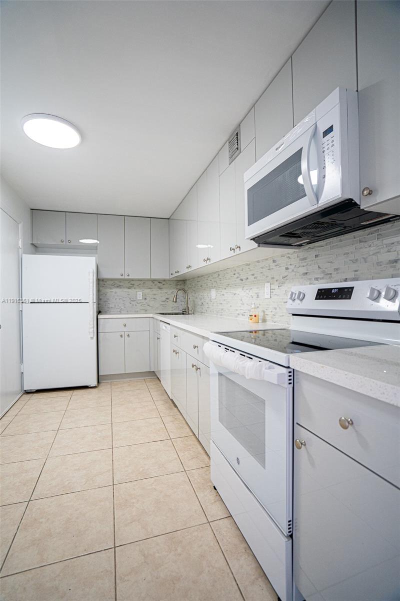 PLAZA TOWERS SOUTH CONDO - Residential