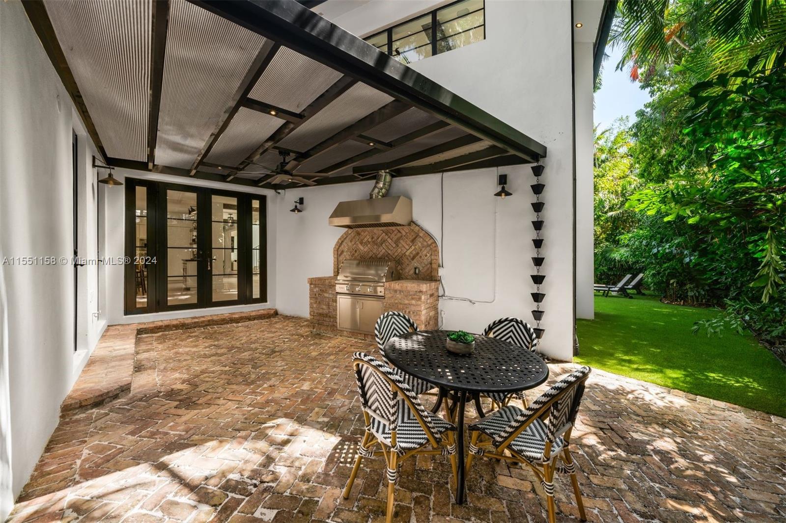 LEAFY WAY - Residential