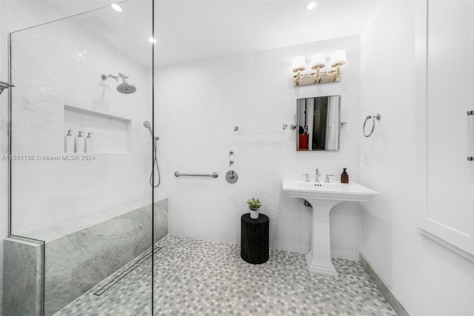 LEAFY WAY - Residential