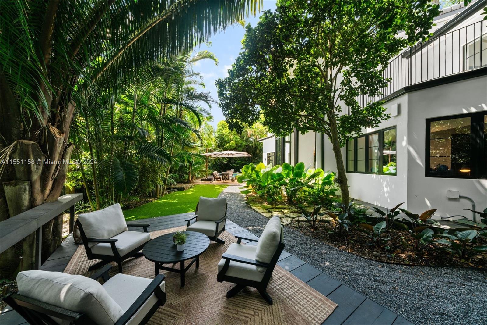 LEAFY WAY - Residential