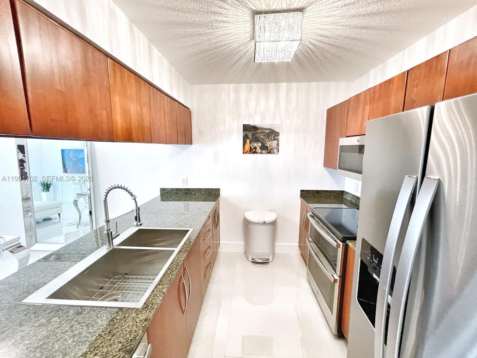 THE CLUB AT BRICKELL BAY - Residential