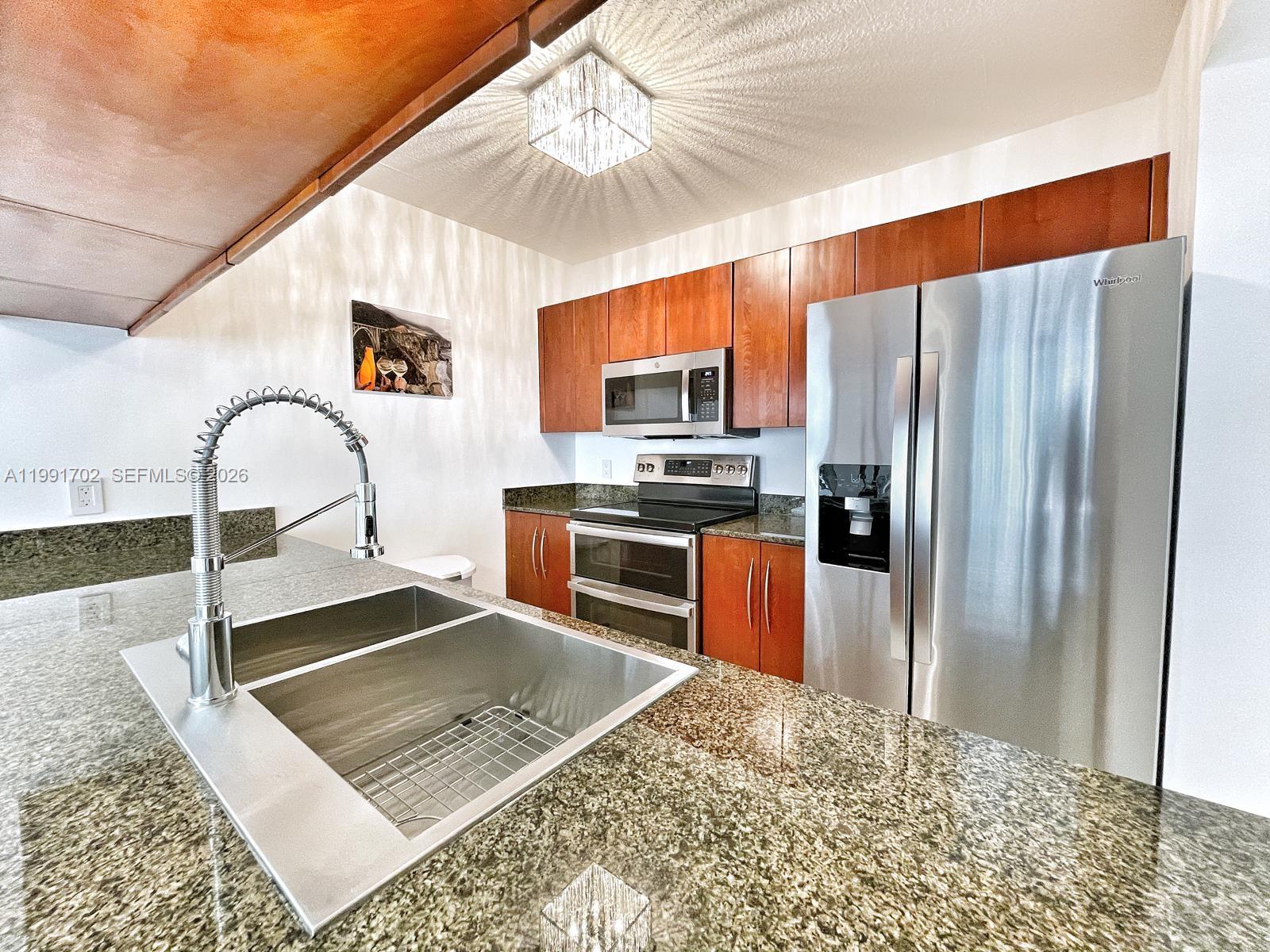 THE CLUB AT BRICKELL BAY - Residential