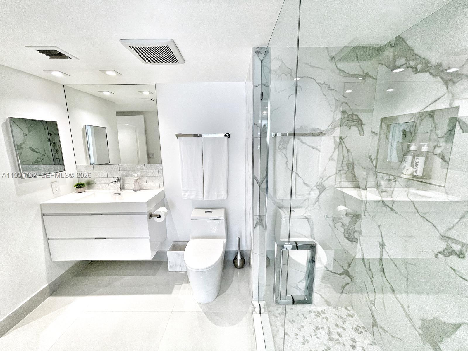 THE CLUB AT BRICKELL BAY - Residential