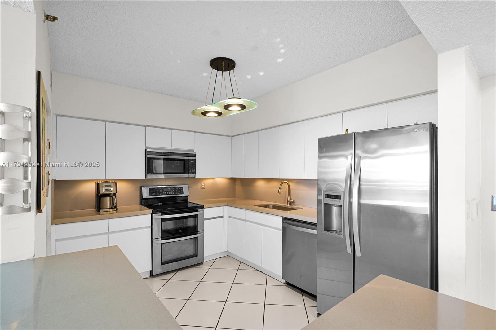 THE WAVES CONDO - Residential