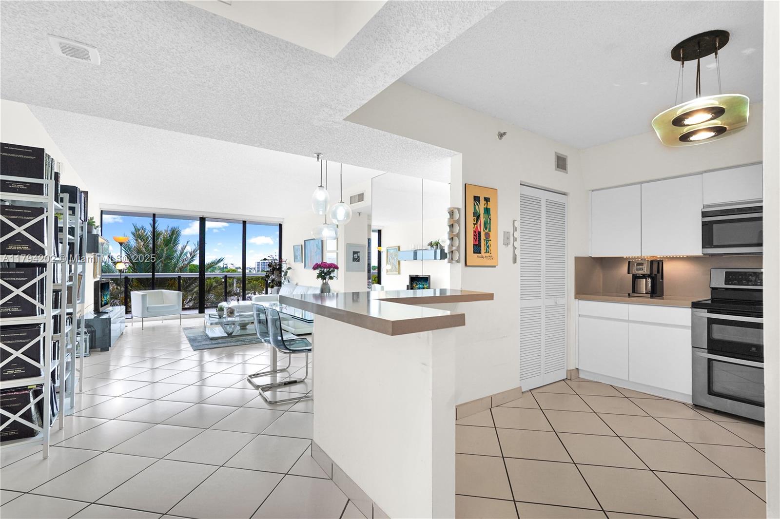 THE WAVES CONDO - Residential