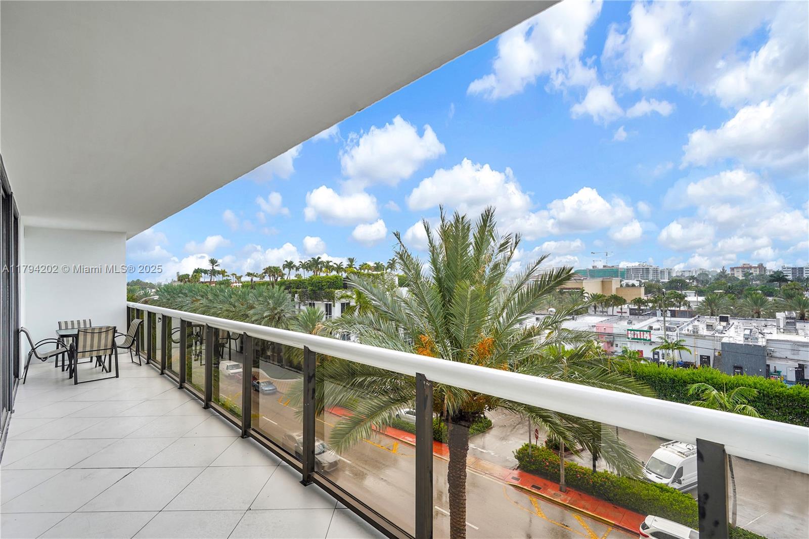 THE WAVES CONDO - Residential