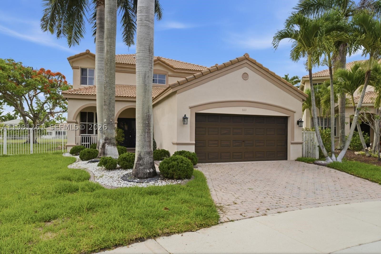 663 Live Oak Ln