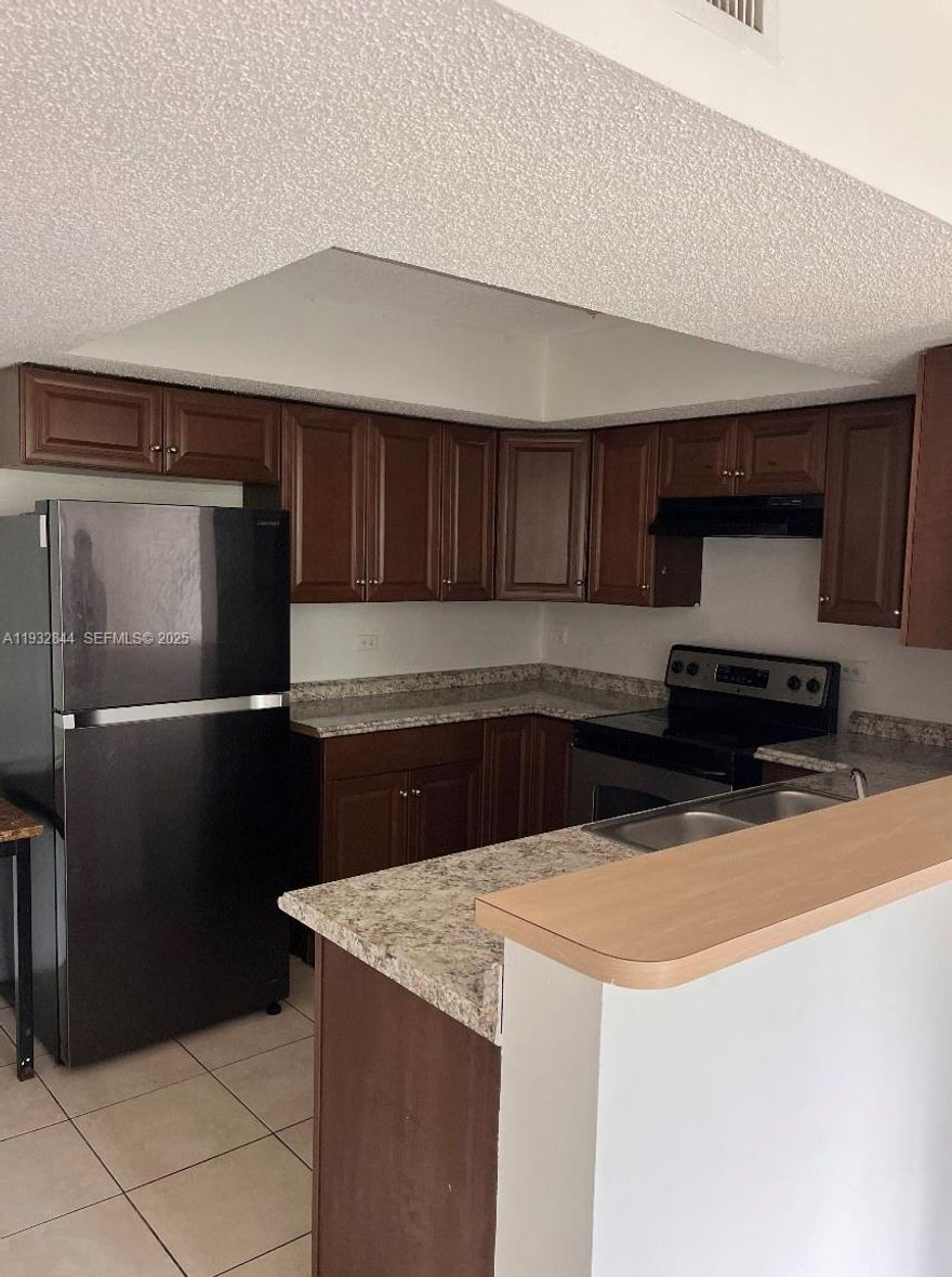Spacious 2 bedroom, 1 bathroom corner apartment with serene lake views available for rent. Located in a gated community featuring tennis courts and a swimming pool. Conveniently close to Hard Rock Casino, shopping, and major highways. Unit offers tile flooring throughout, central AC,  and an in-unit washer and dryer. 
Bright and well-maintained, move-in ready.