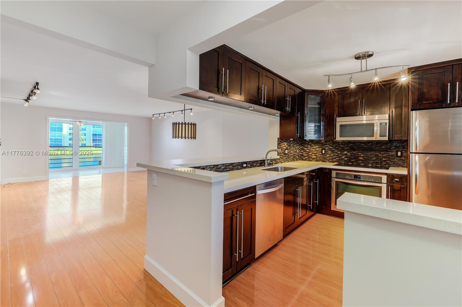431 Se 3rd St 201, Dania Beach, Miami-Dade County, Florida - 2 Bedrooms  
2 Bathrooms - 