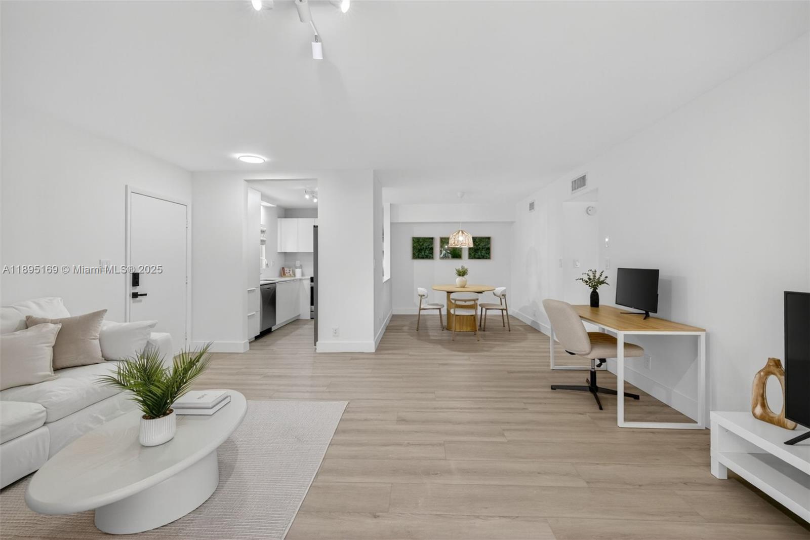 HIDDEN WOODS OF DEER CREEK - Residential