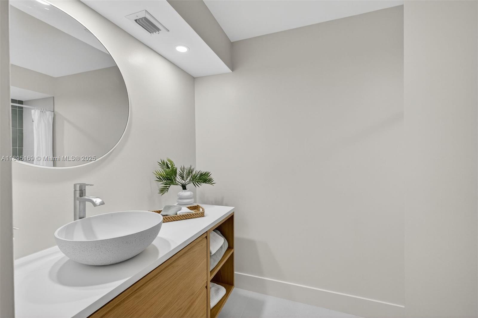 HIDDEN WOODS OF DEER CREEK - Residential