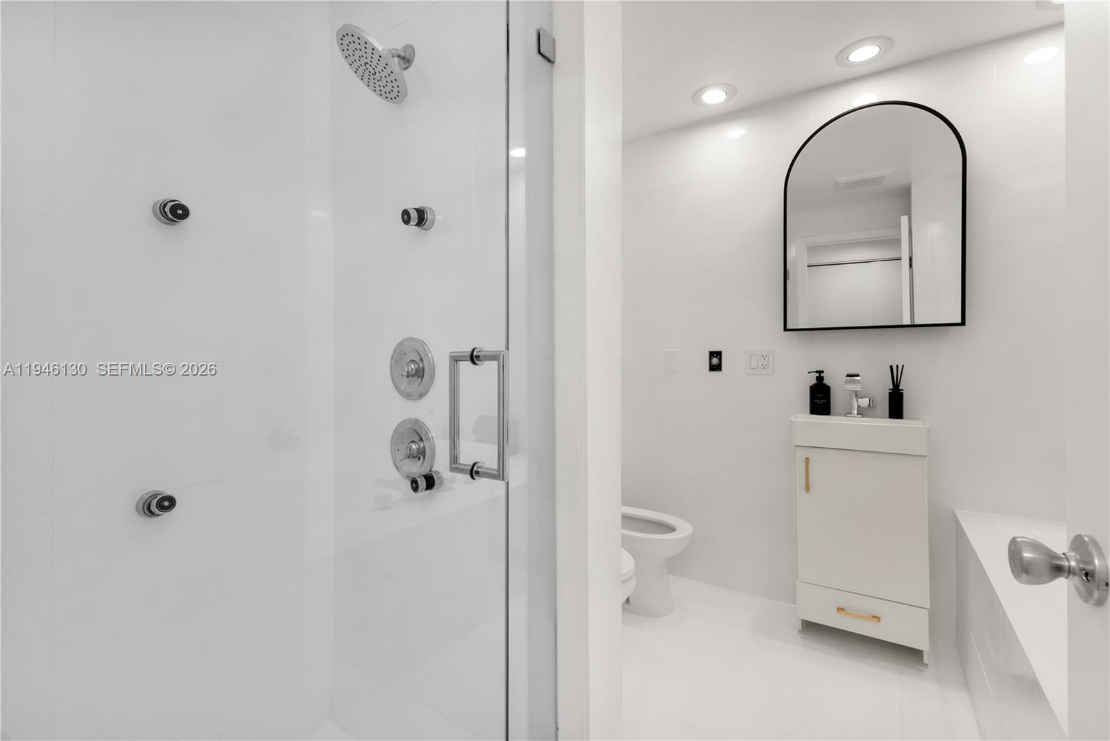 PALM BAY CONDOMINIUM - Residential