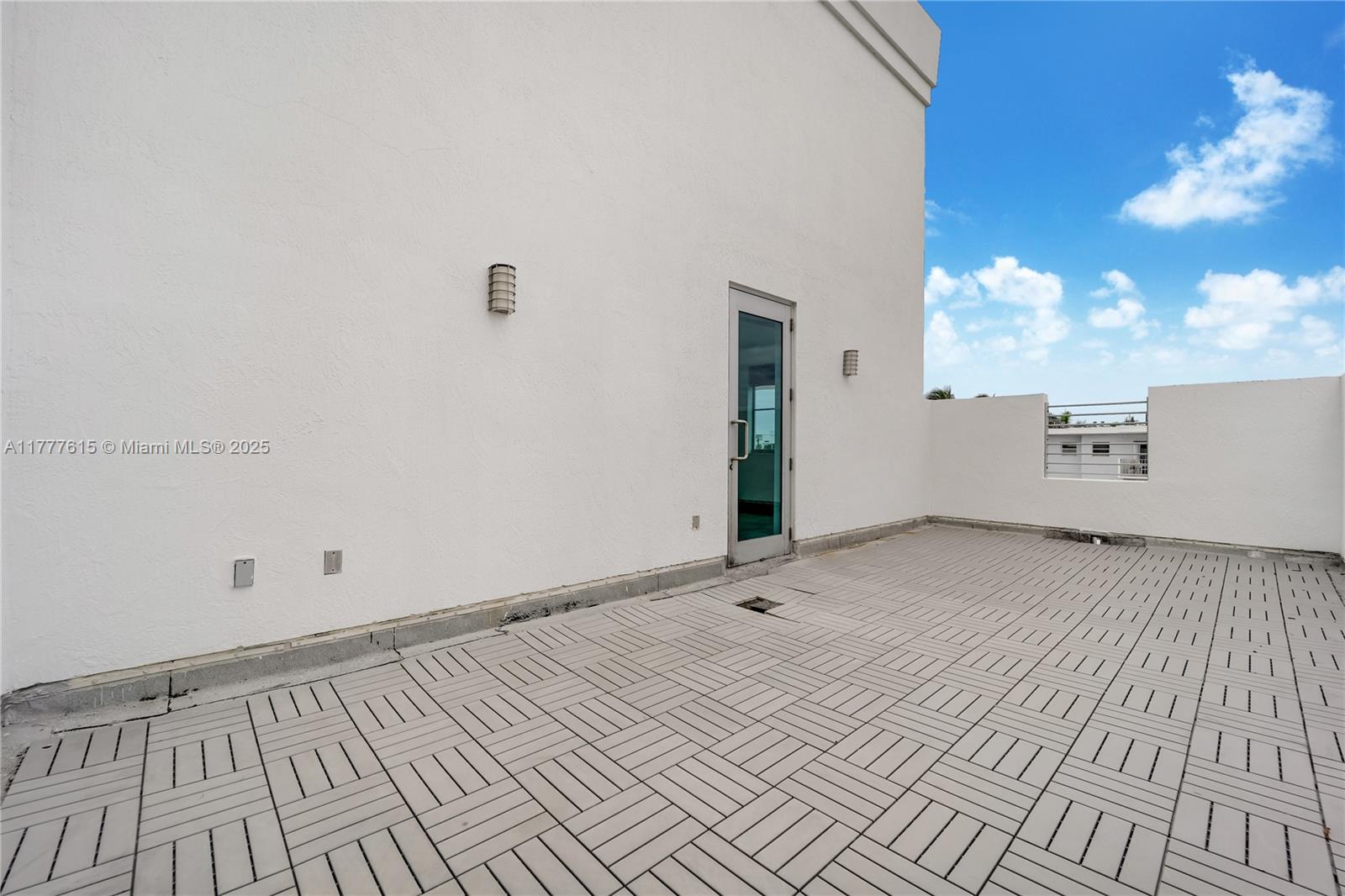 Rental Property at 110 Washington Ave 2515, Miami Beach, Miami-Dade County, Florida - Bedrooms: 1 
Bathrooms: 2  - $3,500 MO.