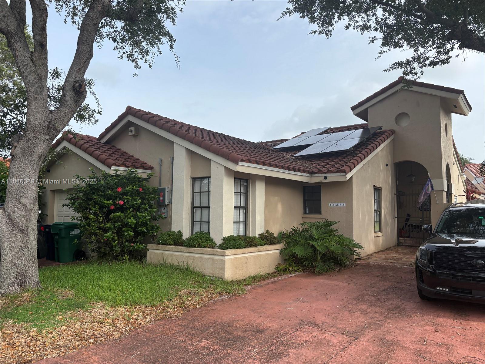 Charming 3/2 corner home in gated Chestnut Woods. Features Saltillo tile floors, vaulted wood ceilings, 2018 roof, granite kitchen, updated baths, new A/C, indoor laundry, and ample storage. Great location near shops, dining, and community park.