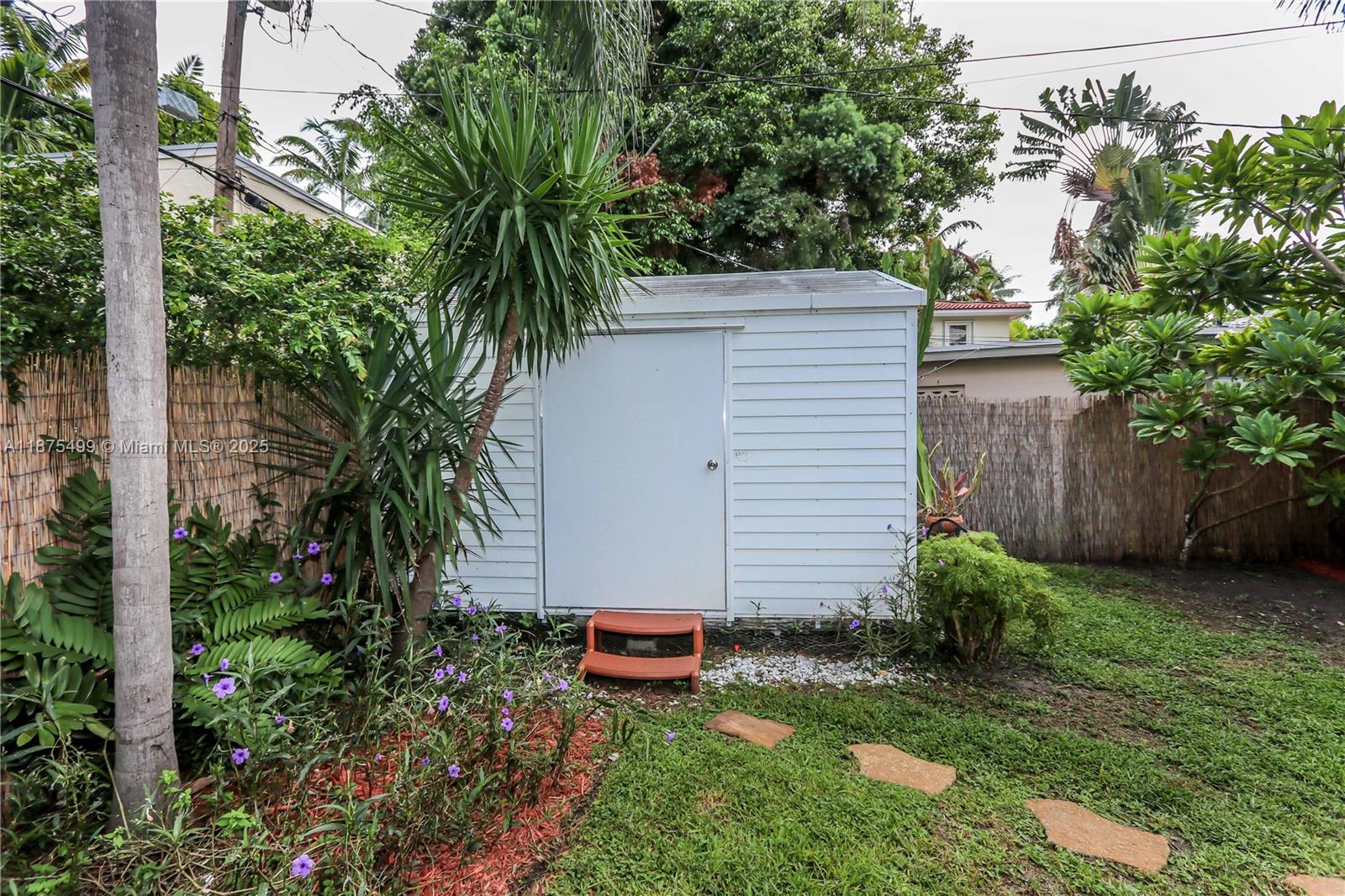 HOLLYWOOD - Residential Lease