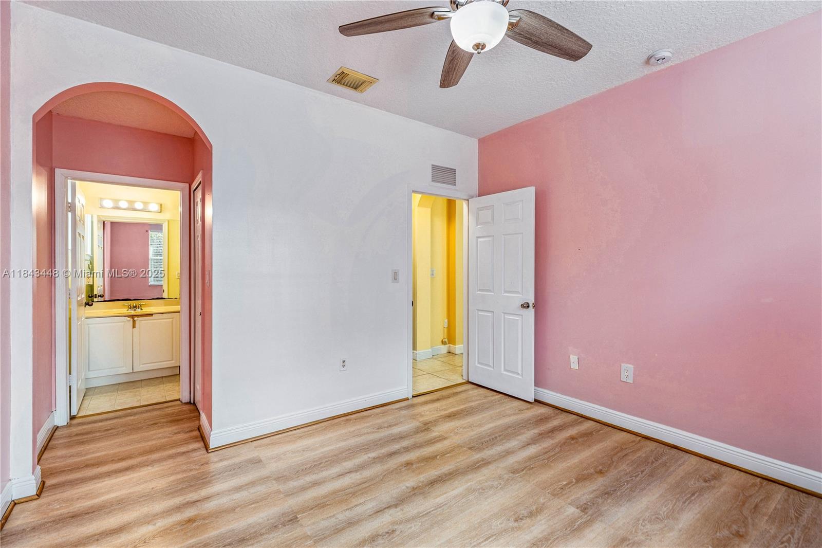 COUNTRYSIDE - Residential