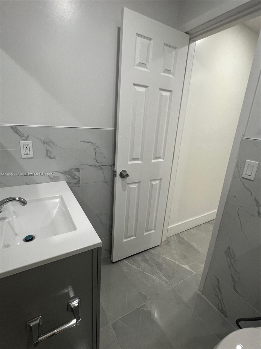 STEESDALE PART 1 - Residential Lease