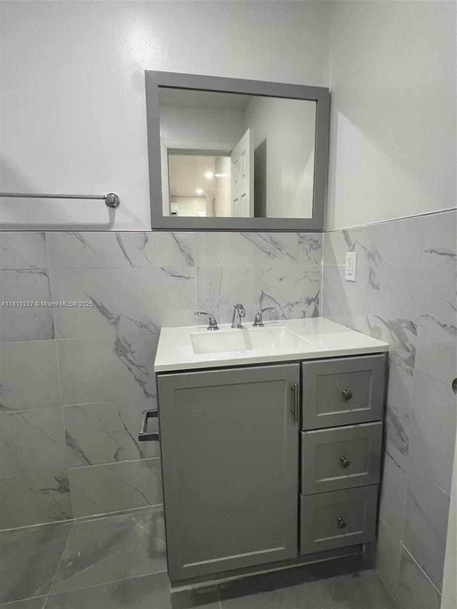 STEESDALE PART 1 - Residential Lease