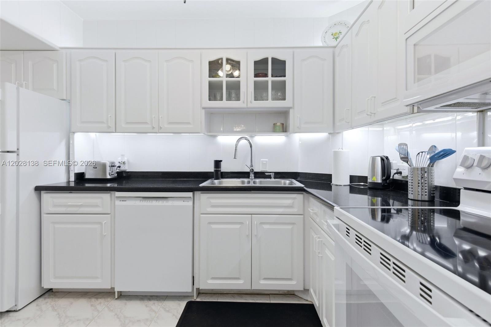 HILLCREST EAST NO 23 COND - Residential