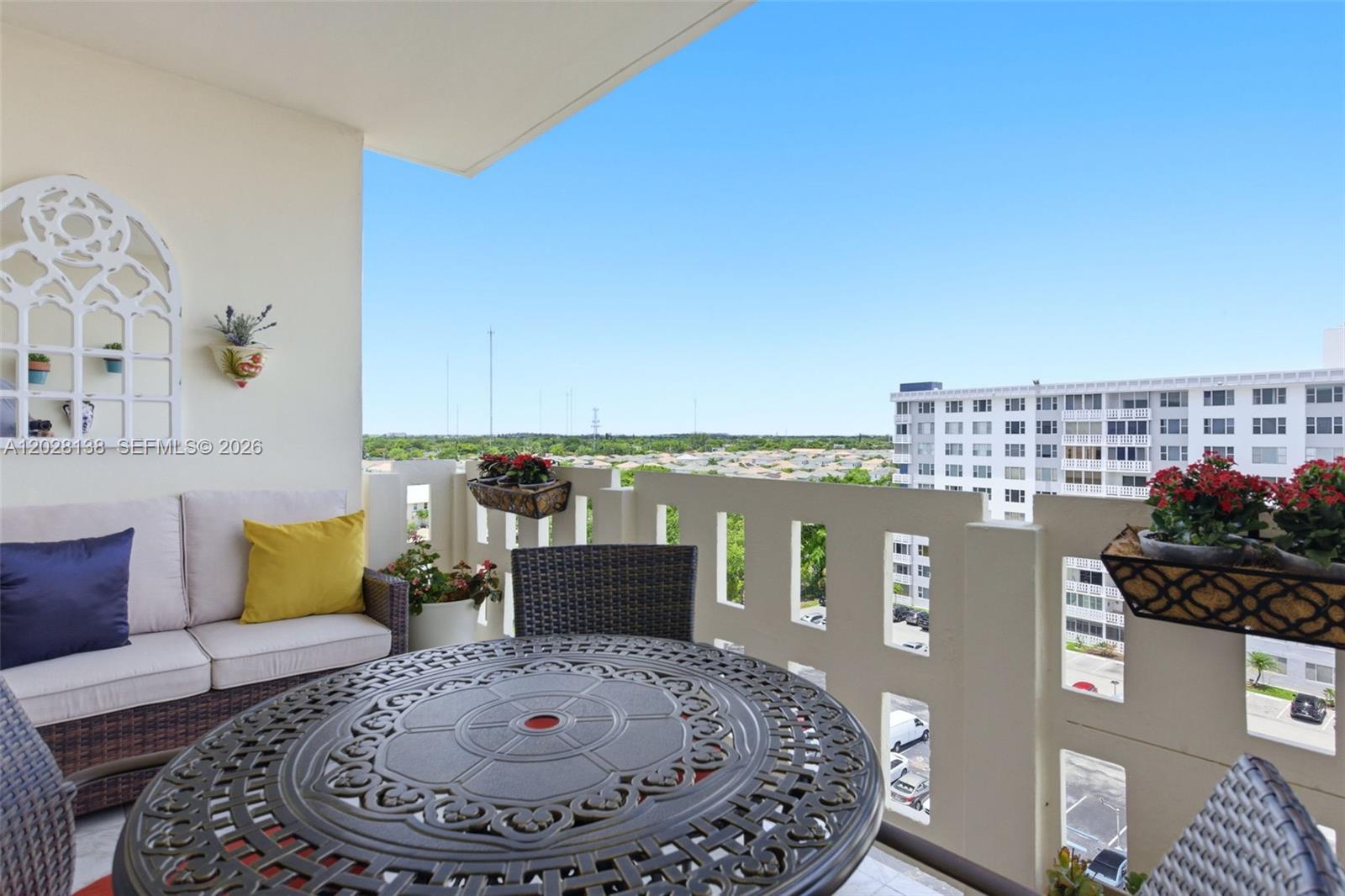 HILLCREST EAST NO 23 COND - Residential