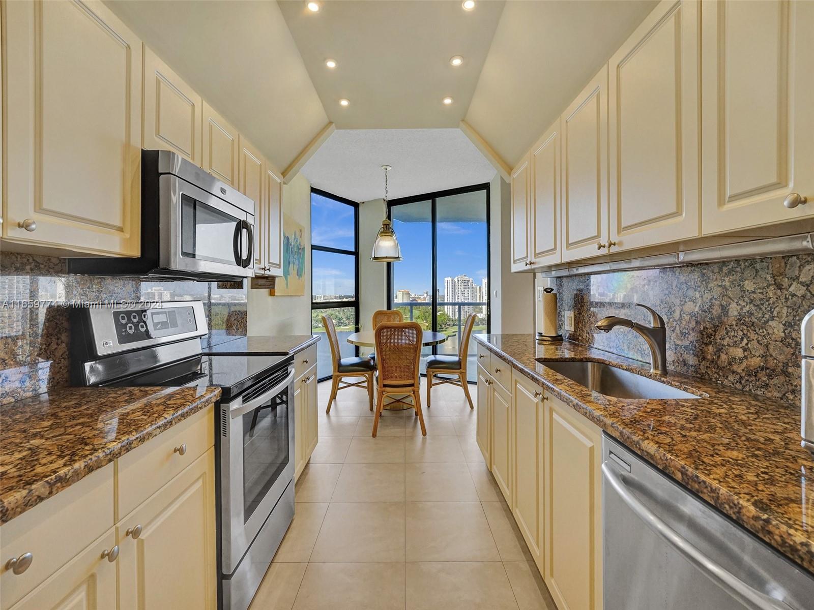 HAMPTONS WEST CONDO - Residential