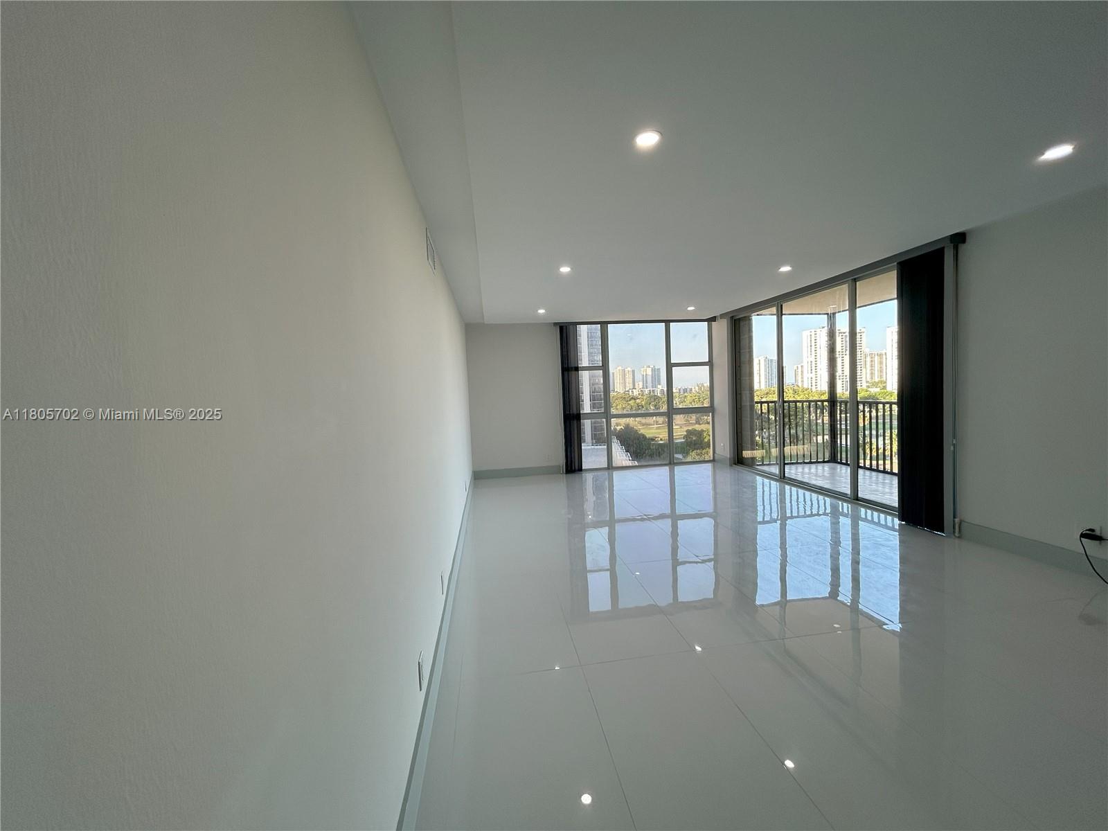 20335 W Country Club Dr 903