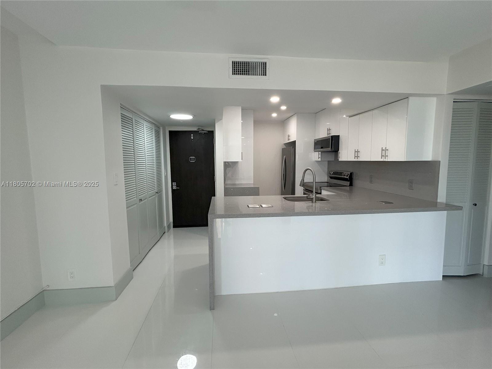 CORONADO CONDO- TOWER II - Residential