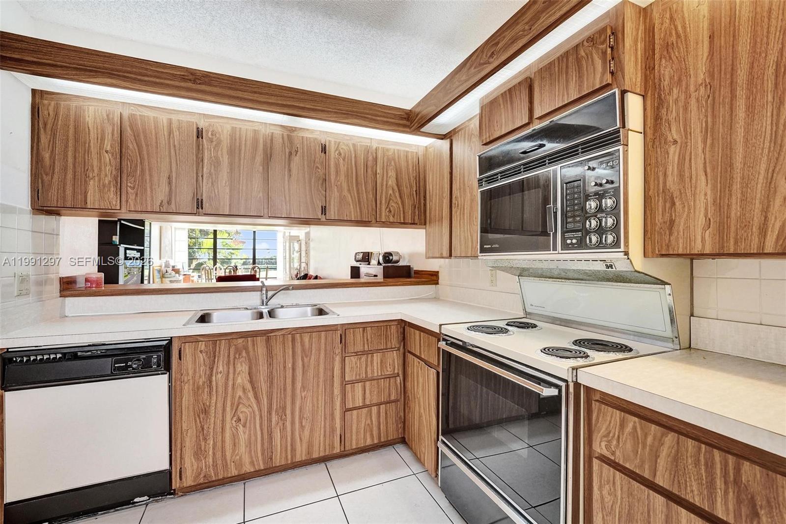 CONDO 1 OF WHITEHALL COND - Residential