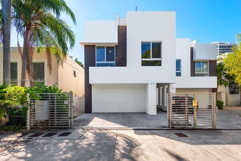 Townhouse in Miami FL 2618 Trapp Ave Ave.jpg