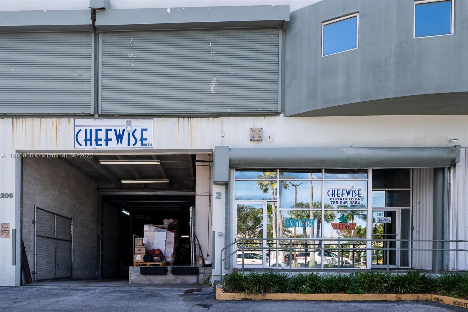 WAREHOUSE CONDO IN PERFECT LOCATION OF DORAL. 5,550 SQ. FT. PRIVATE LOADING DOC FOR ALL SIZE TRUCKS. ADDITIONAL UPSTAIR OFFICE AND STORAGE SPACE WITH KITCHEN, 2 RESTROOMS.
GREAT FOR OWNER USER OR INVESTMENT INCOME. FULLY AIR CONDITIONED.
