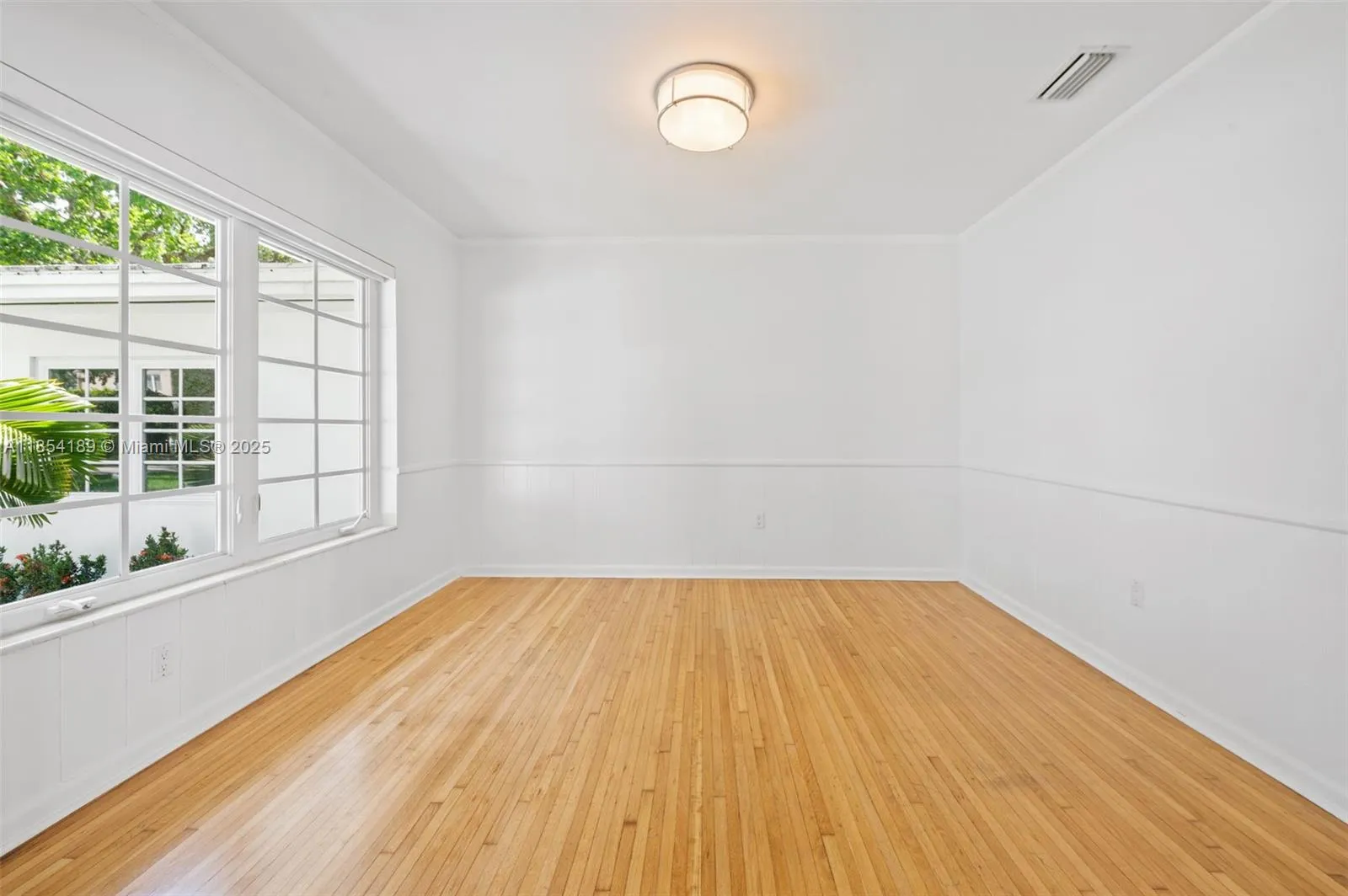 Coral Gables, Florida 33146, United States, 4 Bedrooms Bedrooms, ,3 BathroomsBathrooms,Residential,Active,188051