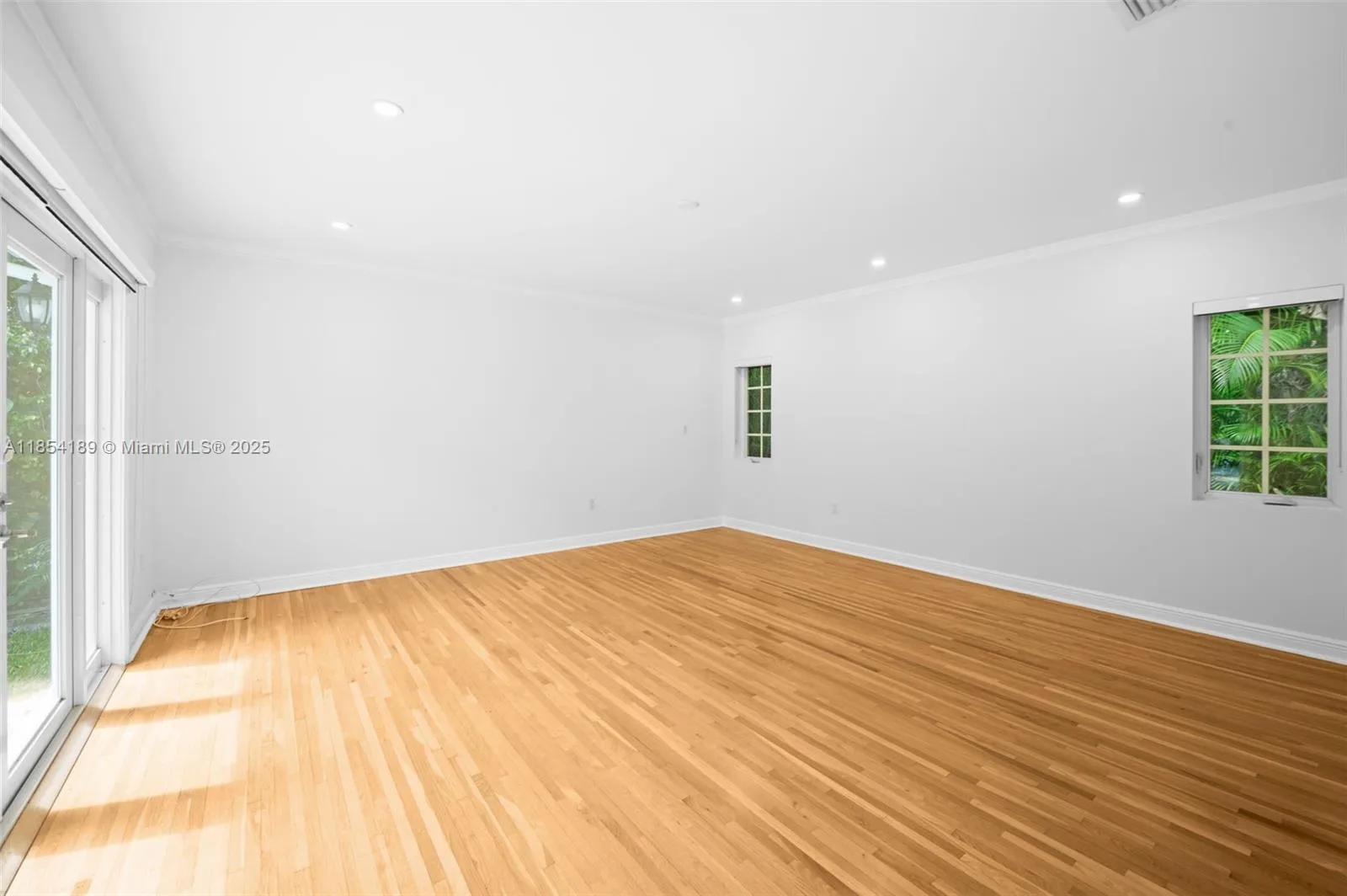 Coral Gables, Florida 33146, United States, 4 Bedrooms Bedrooms, ,3 BathroomsBathrooms,Residential,Active,188051