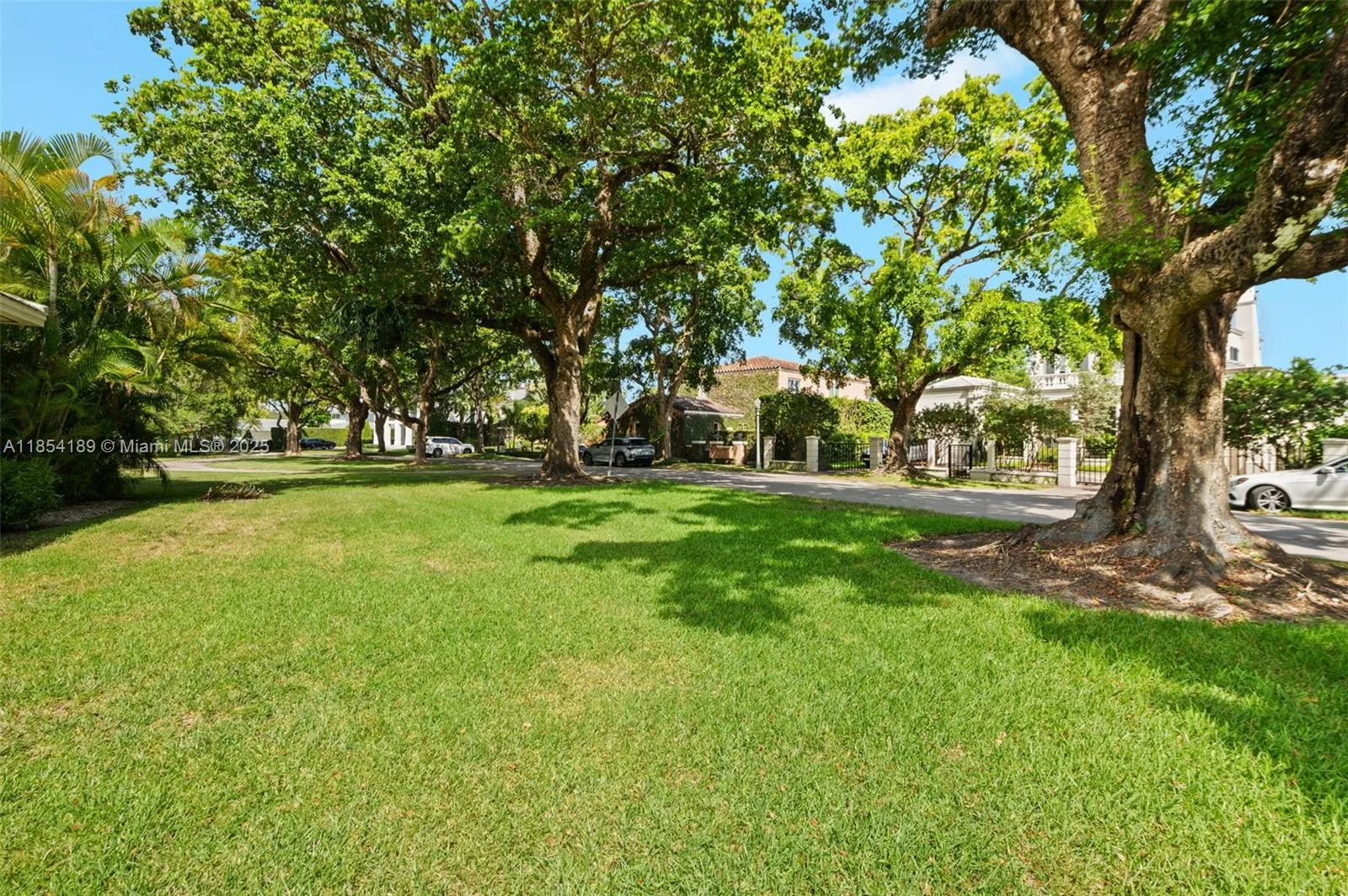 Coral Gables, Florida 33146, United States, 4 Bedrooms Bedrooms, ,3 BathroomsBathrooms,Residential,Active,188051