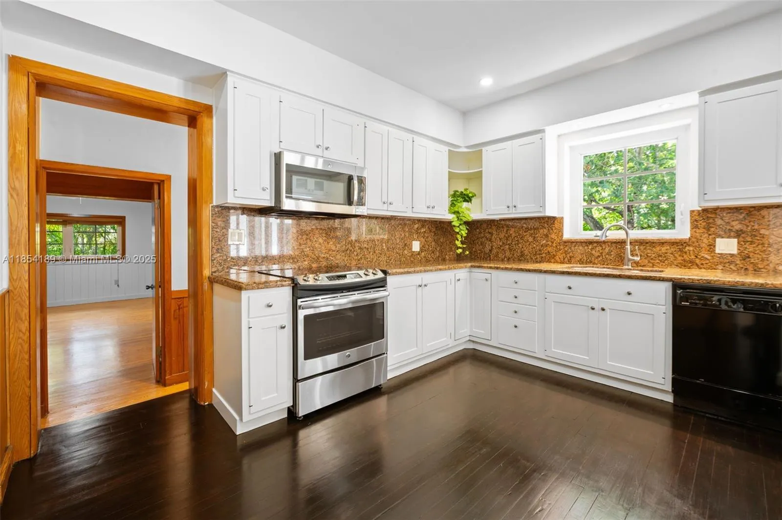 Coral Gables, Florida 33146, United States, 4 Bedrooms Bedrooms, ,3 BathroomsBathrooms,Residential,Active,188051