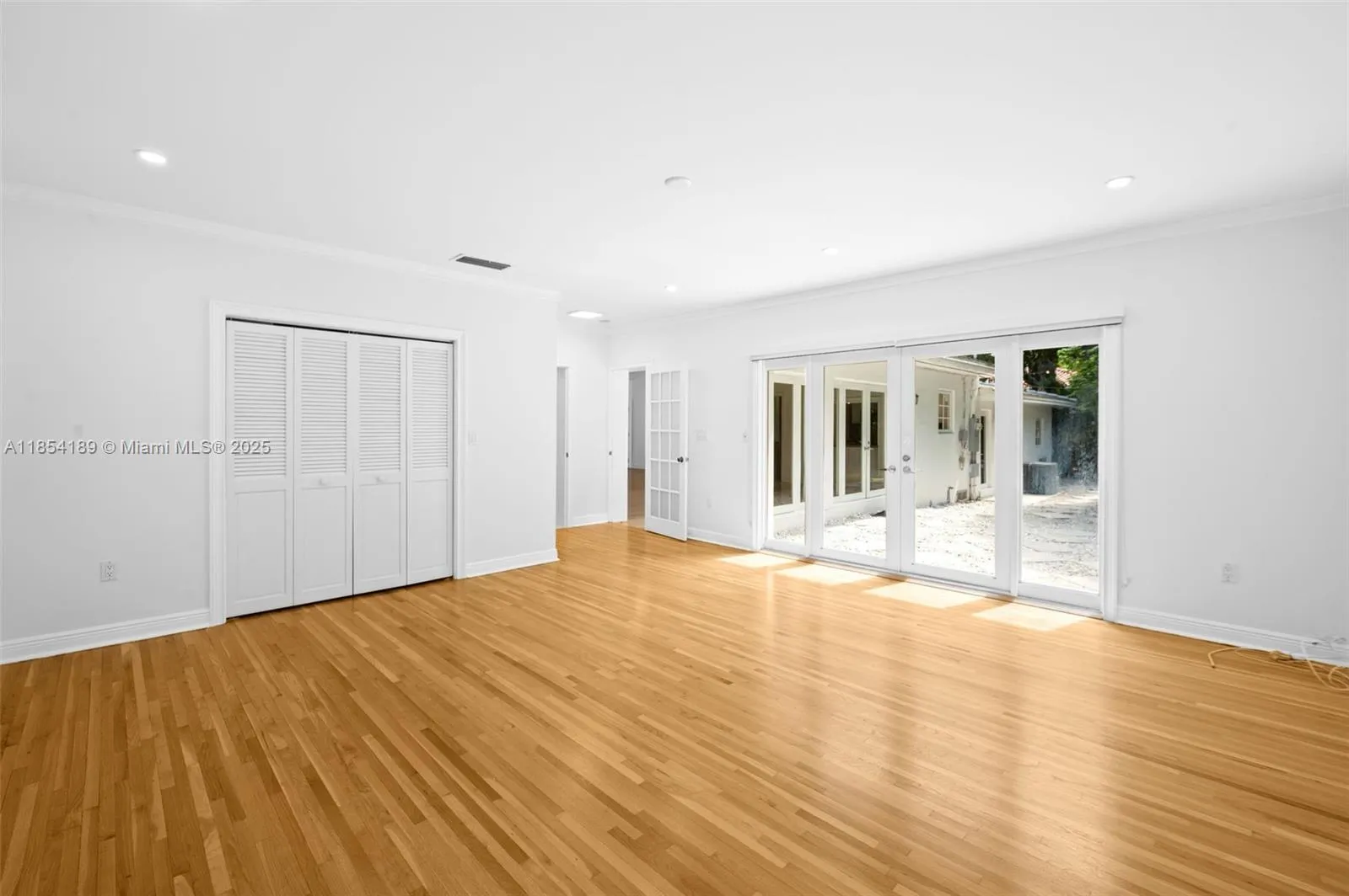 Coral Gables, Florida 33146, United States, 4 Bedrooms Bedrooms, ,3 BathroomsBathrooms,Residential,Active,188051