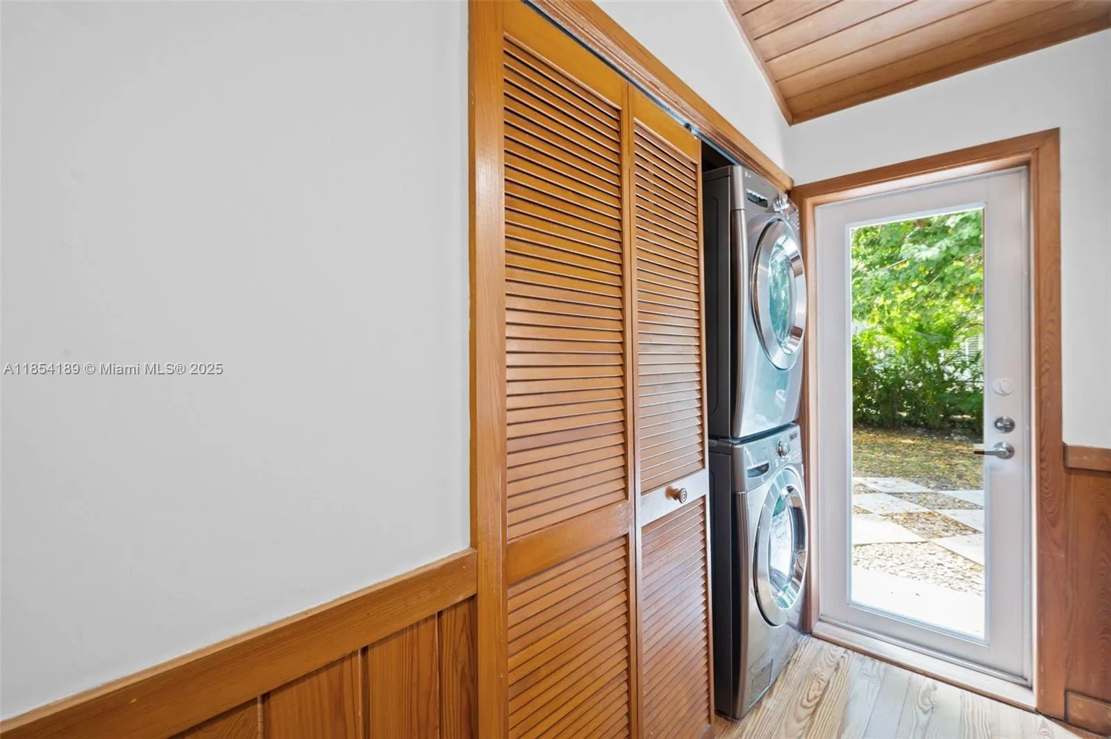 Coral Gables, Florida 33146, United States, 4 Bedrooms Bedrooms, ,3 BathroomsBathrooms,Residential,Active,188051