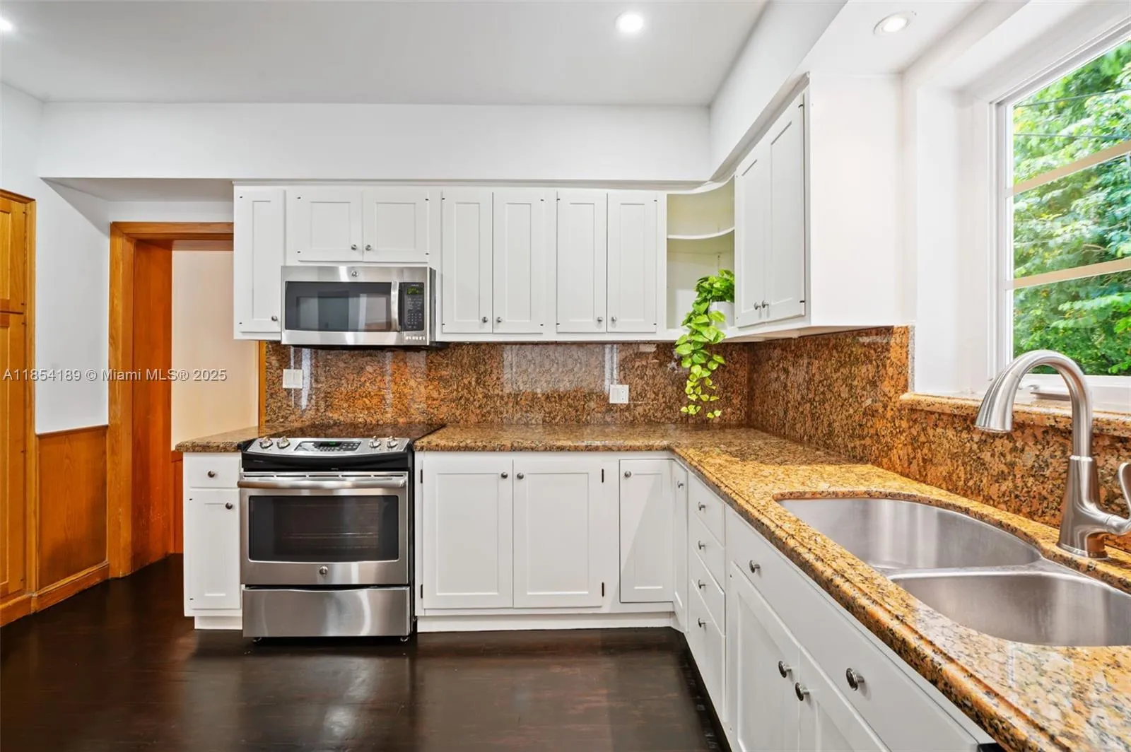 Coral Gables, Florida 33146, United States, 4 Bedrooms Bedrooms, ,3 BathroomsBathrooms,Residential,Active,188051