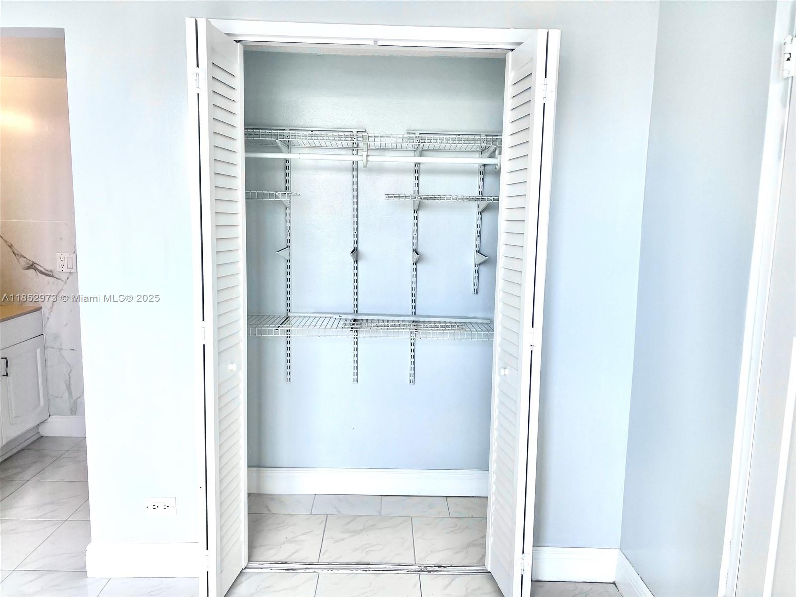 White House Condo - Residential