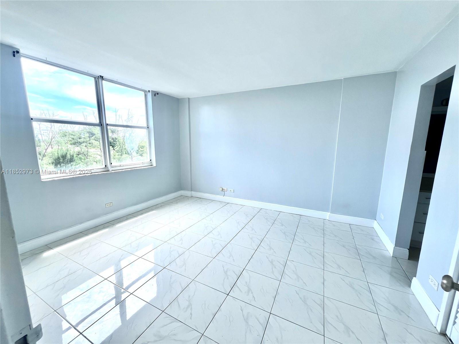 White House Condo - Residential