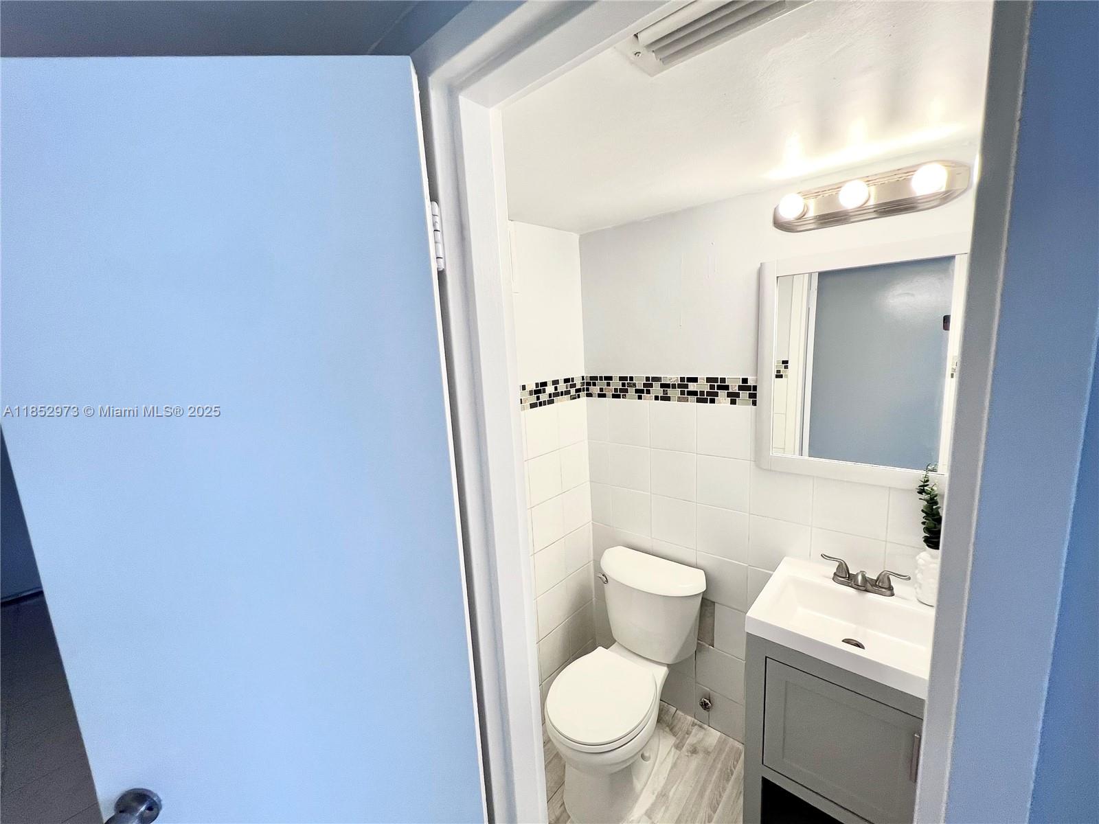 White House Condo - Residential