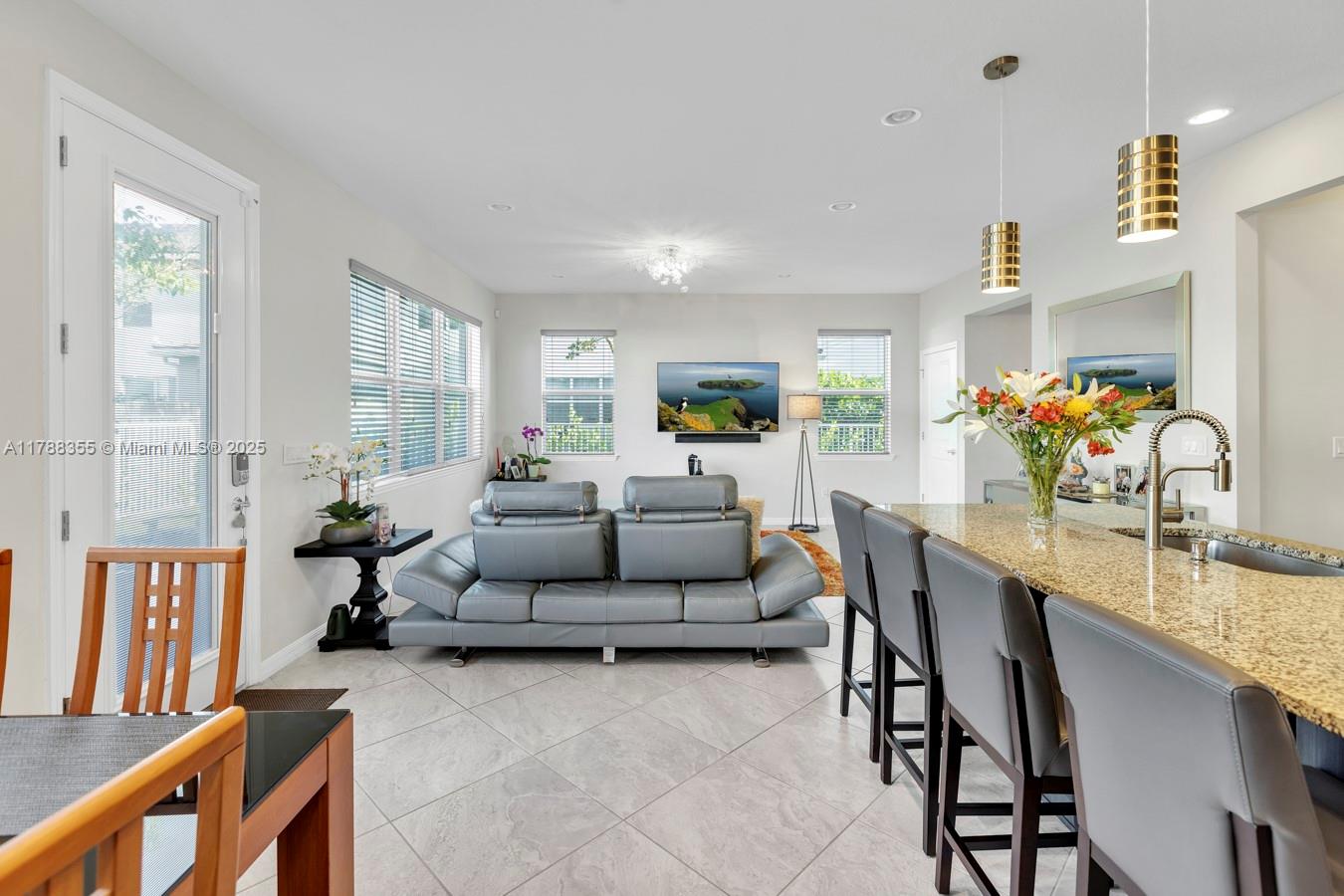 1105 Banyan Dr