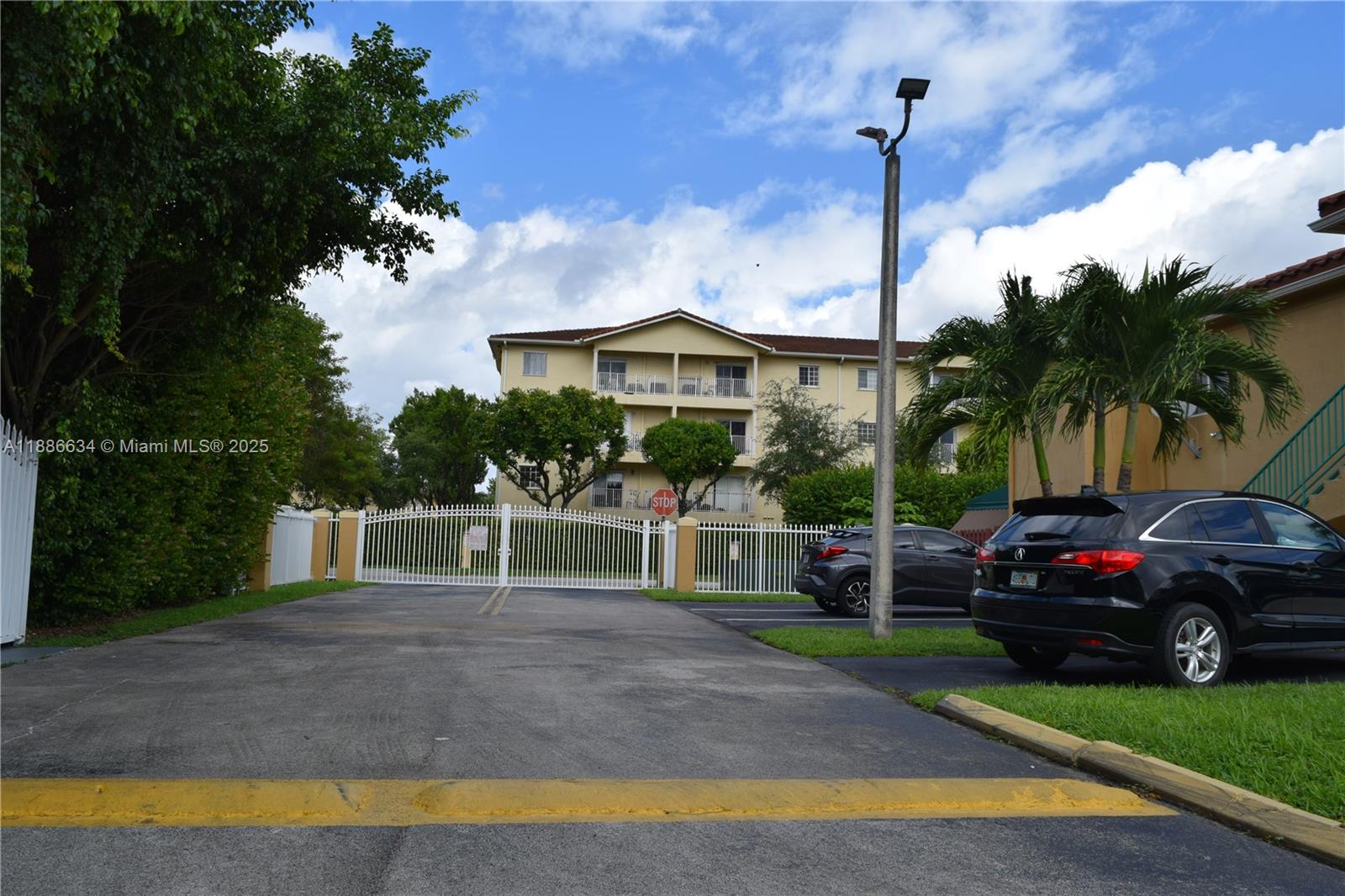 BONITA GOLF VIEW TOWNVILL - Residential