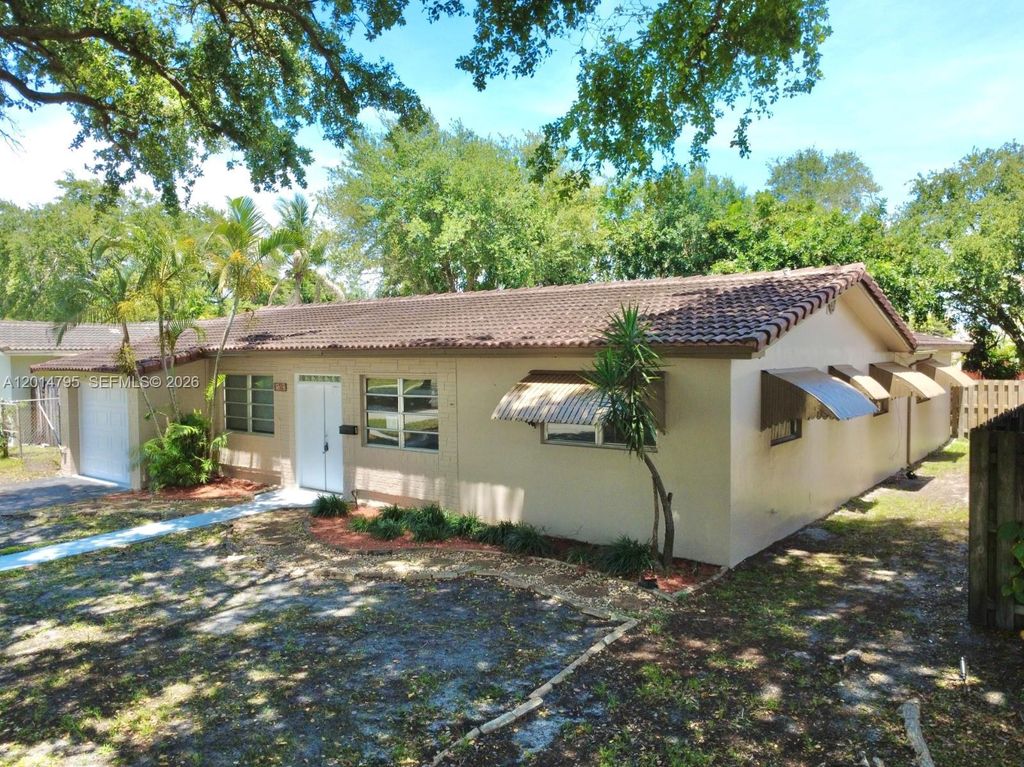 Photo of 1307 N 46th Ave, Hollywood, FL 33021 (MLS # A12014795)