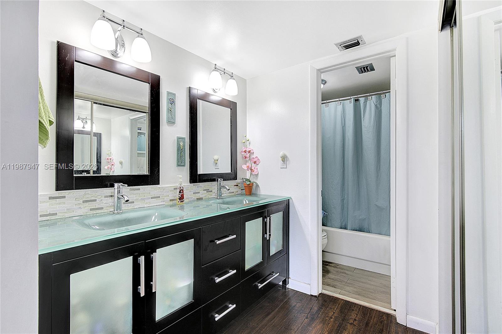 COLONY POINT 3 CONDO - Residential