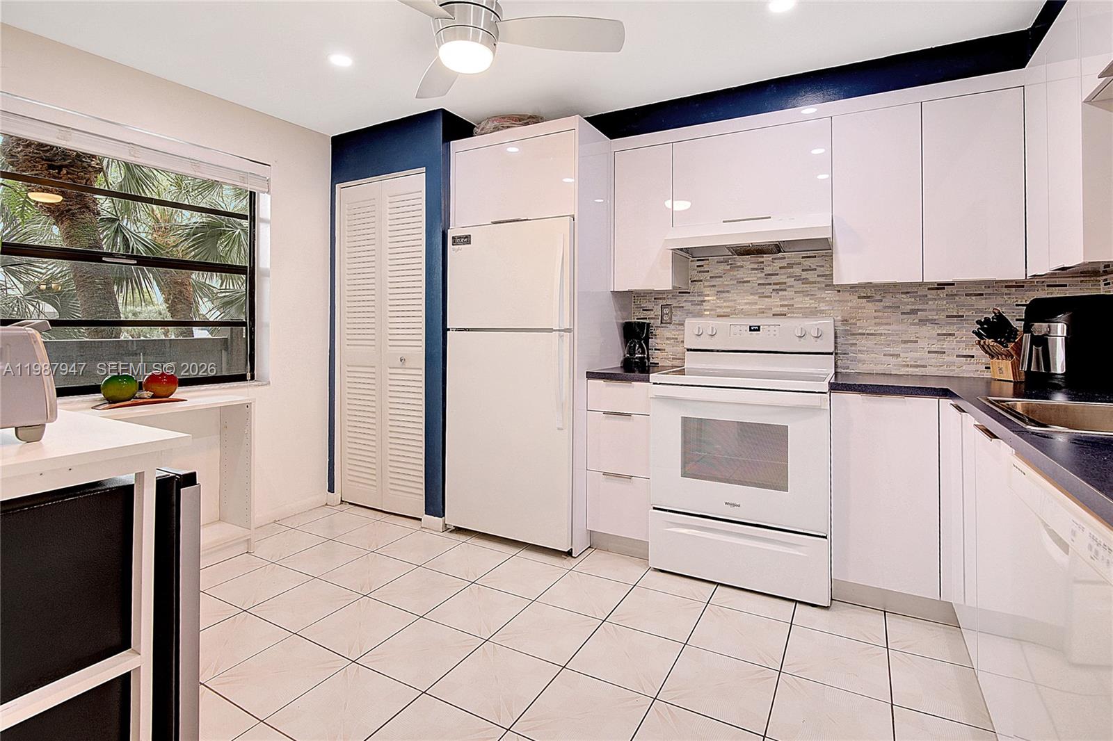 COLONY POINT 3 CONDO - Residential