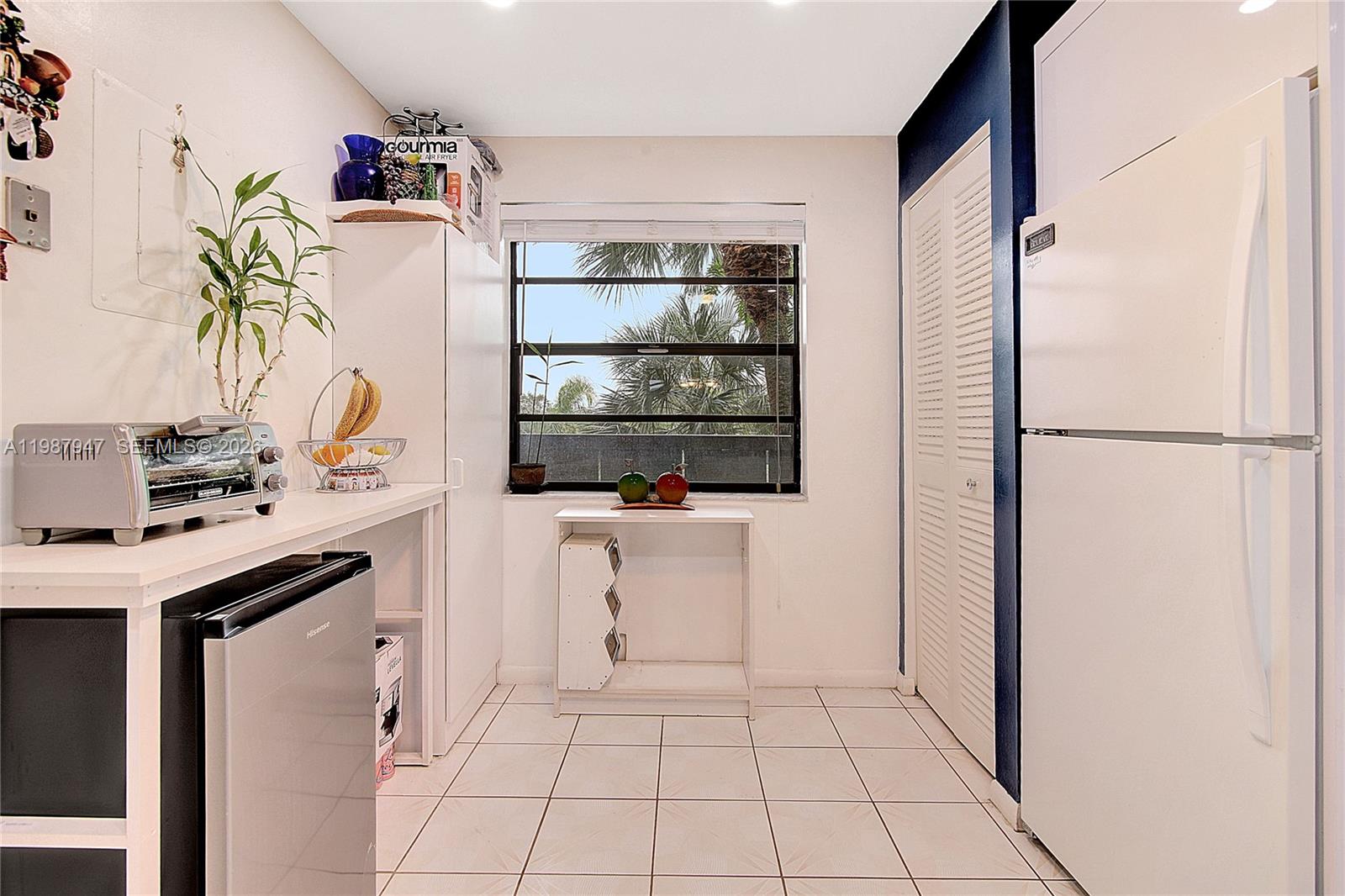 COLONY POINT 3 CONDO - Residential